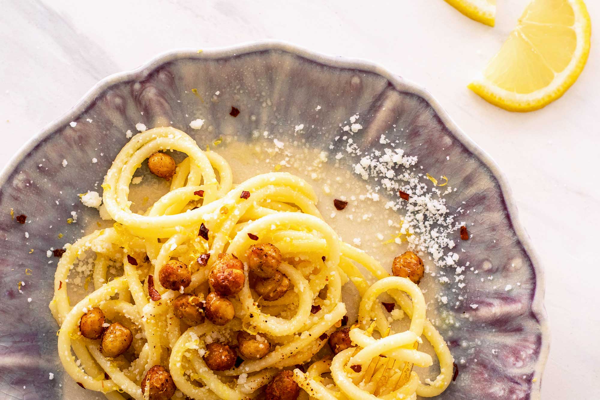 Lemon spaghetti with roasted chickpeas