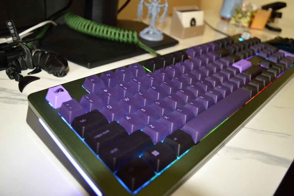 gmmk pro - side view of the gmmk 3 pro he keyboard