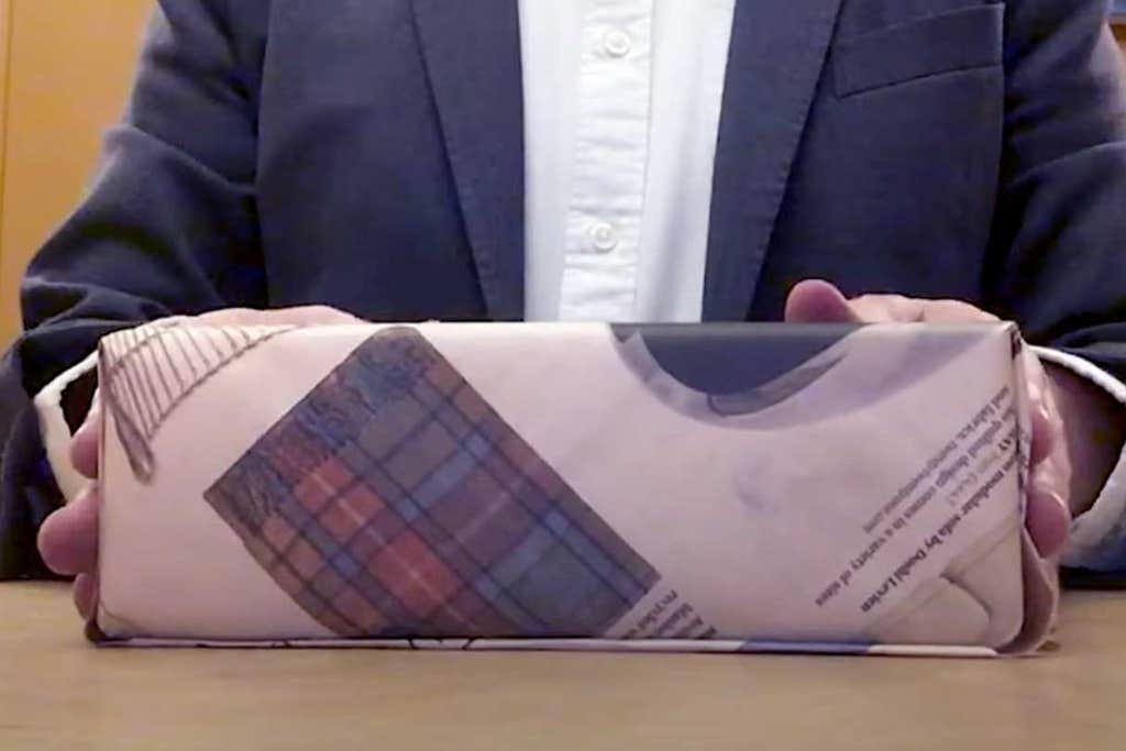 How to wrap gifts without tape