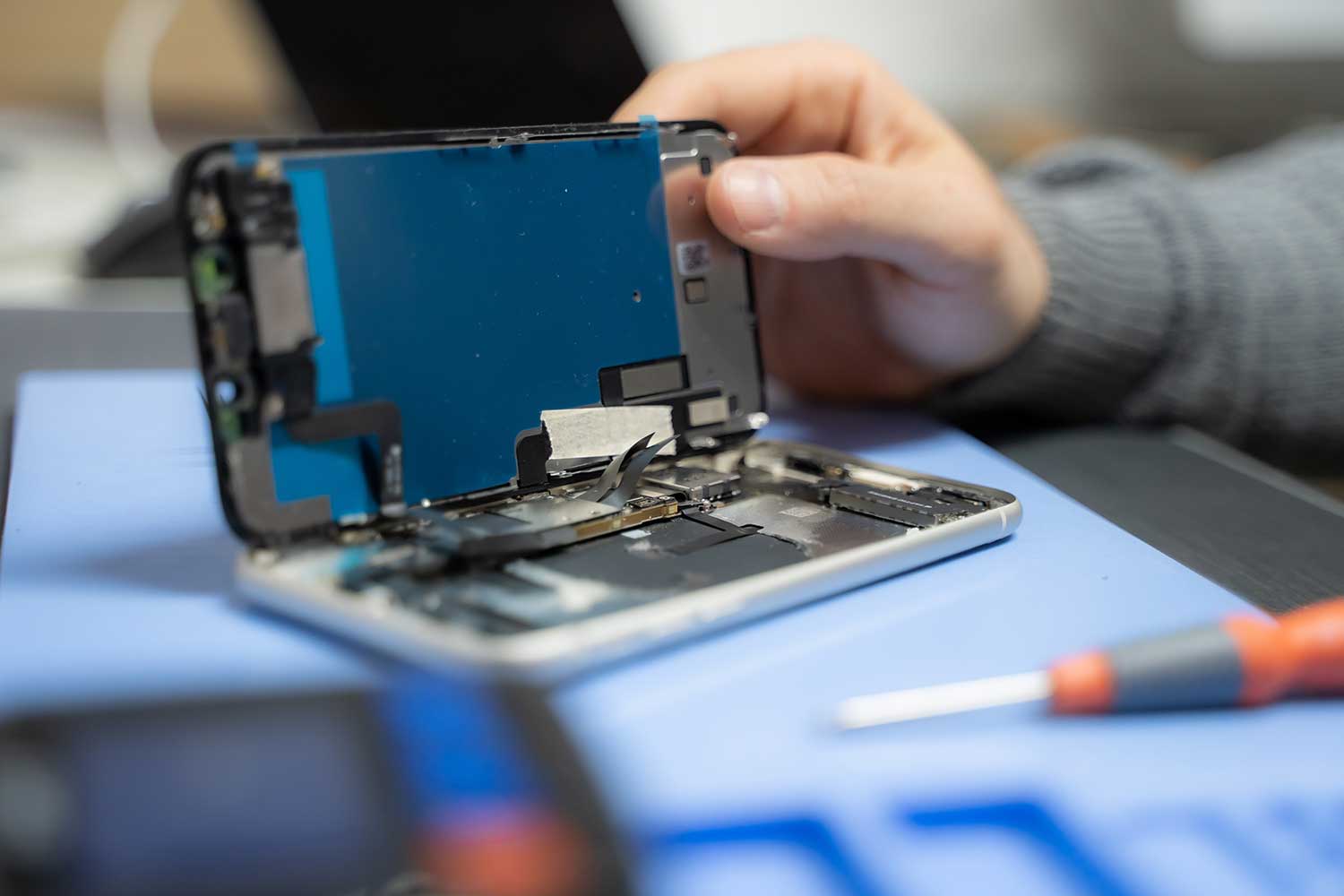 iphone opened up for repair