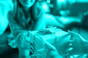 How to thrift the perfect holiday gift